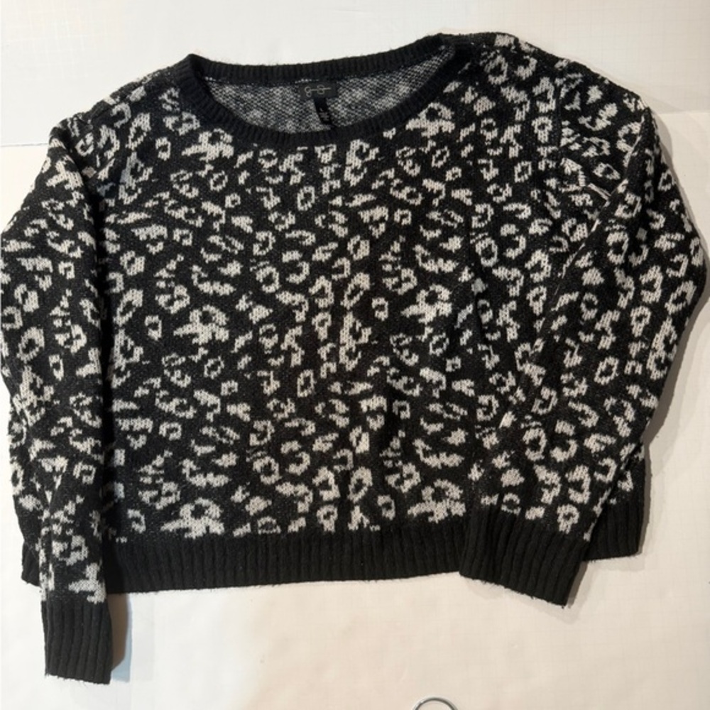 Jessica Simpson Black and White Patterned Sweater